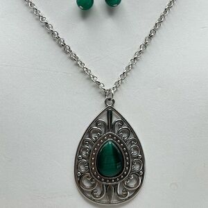 Elegance in Green Pendant Necklace